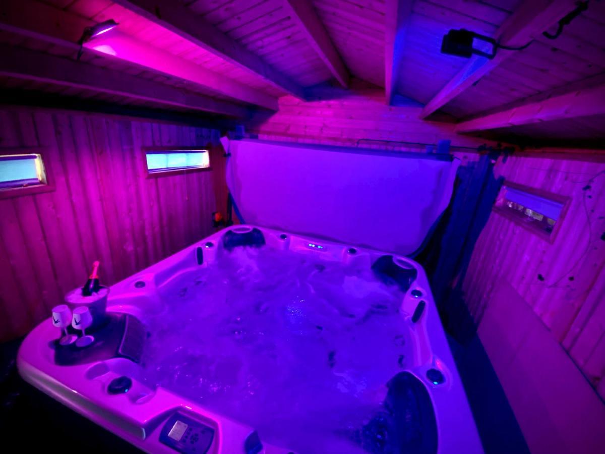 Beautiful Hot Tub Suite In Lytham St Annes Εξωτερικό φωτογραφία